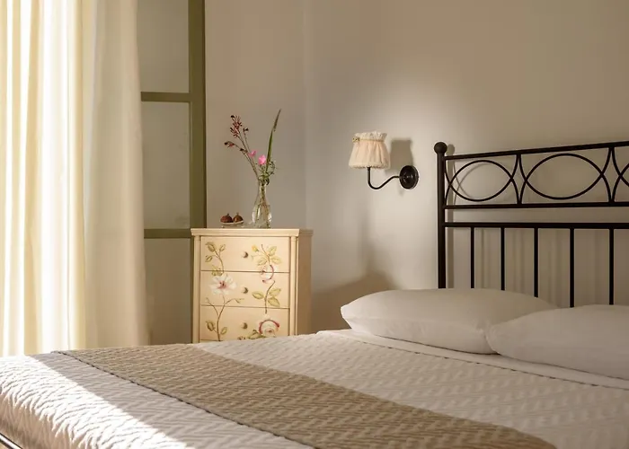 Mirabeli & Apartment Pollonia