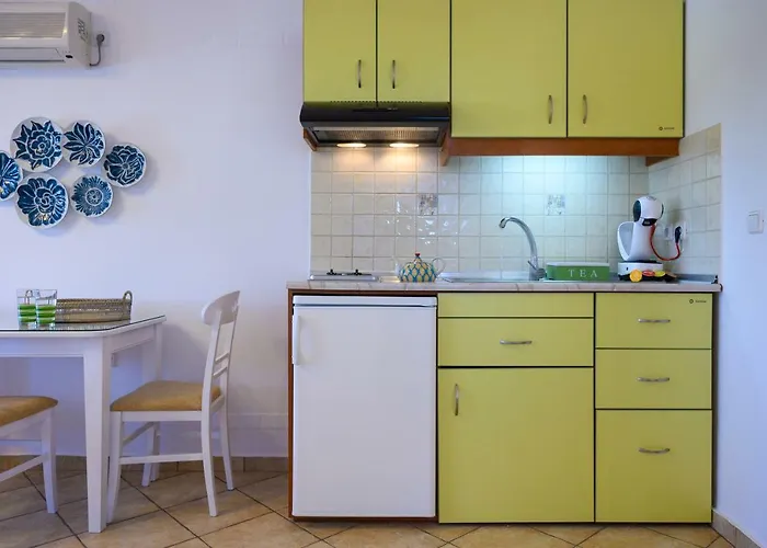 Apartment Mirabeli & *