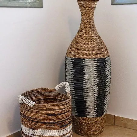 Mirabeli & *
