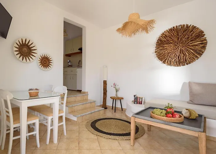 Апартаменты Mirabeli & *