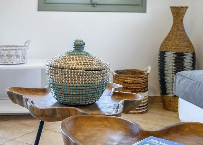 Апартаменты Mirabeli & *