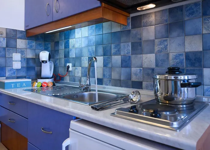 Апартаменты Mirabeli & *